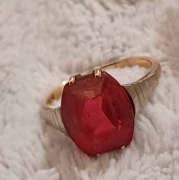 9ct Carat Gold Big Ruby Red Solitaire Engagement Unique Cocktail Ring - Picture 3 of 9